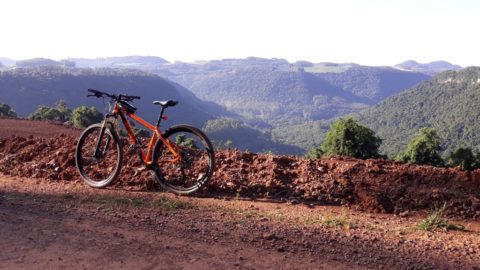 De Canoinhas, com paisagem do "fundão" de Cafundó, em Barão/RS