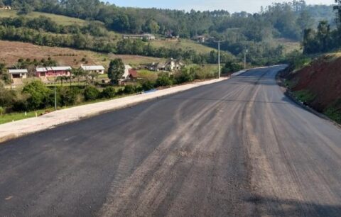 Novo asfalto no acesso para Canavial