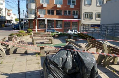 Parques públicos fechados em Carlos Barbosa/RS em razão do risco altíssimo de contágio por coronavírus (bandeira preta).