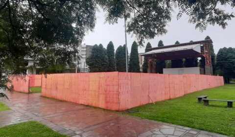 Obras sendo executadas no Palco da Estação